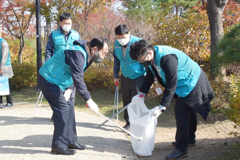 [사진자료] 한국재정정보원, 탄소중립을 위한 지역사회 나무돌봄 캠페인 실시 기념촬영